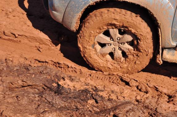Muito barro, mas nada segura a Fiona na travessia da BR-319, estrada que liga Manaus à Porto Velho, em Rondônia